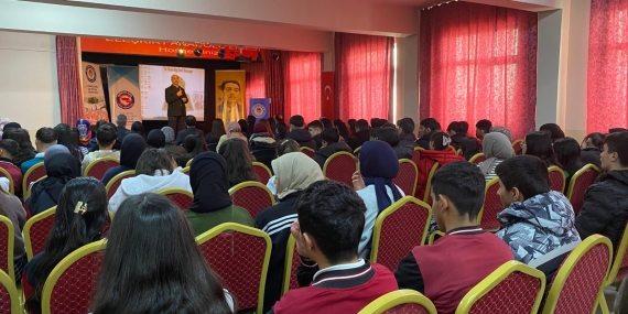 Eğitim Bir Sen Lise Öğrencilerine Kitap Okumanının Önemini Anlattı