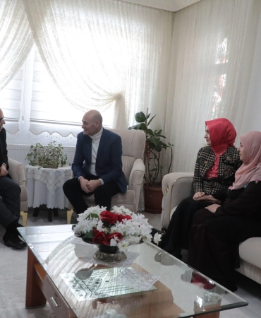 Vali koç, Şehit ailesini ziyaret etti