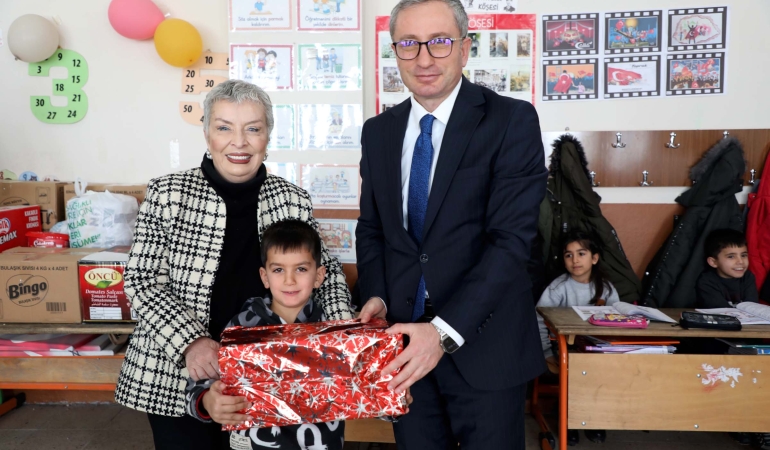 Ağrı’da “ic mutluluk harekatı” İle Çocukların oyuncak hayalleri gerçek oldu