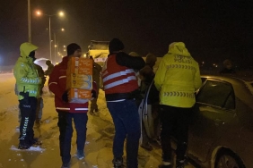 Kızılay Yolda Kalan Vatandaşların Yardımına Koştu