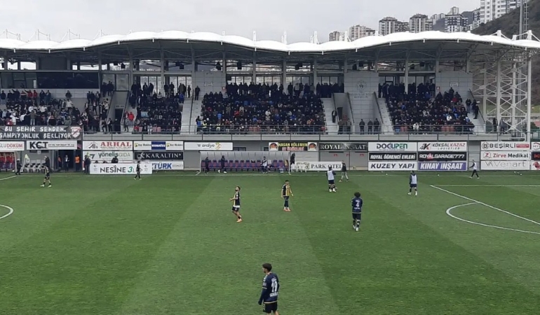 Ağrı 1970 spor, 10 kişi tamamladığı maçta mağlup