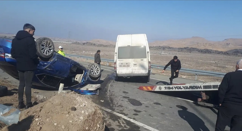 Ağrı Iğdır Karayolunda 2 Araç Kazaya Karıştı 3 Yaralı