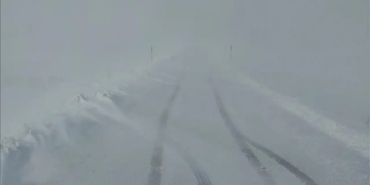 Kar ve tipi kağızman ağrı kara yolunu trafiğe kapadı