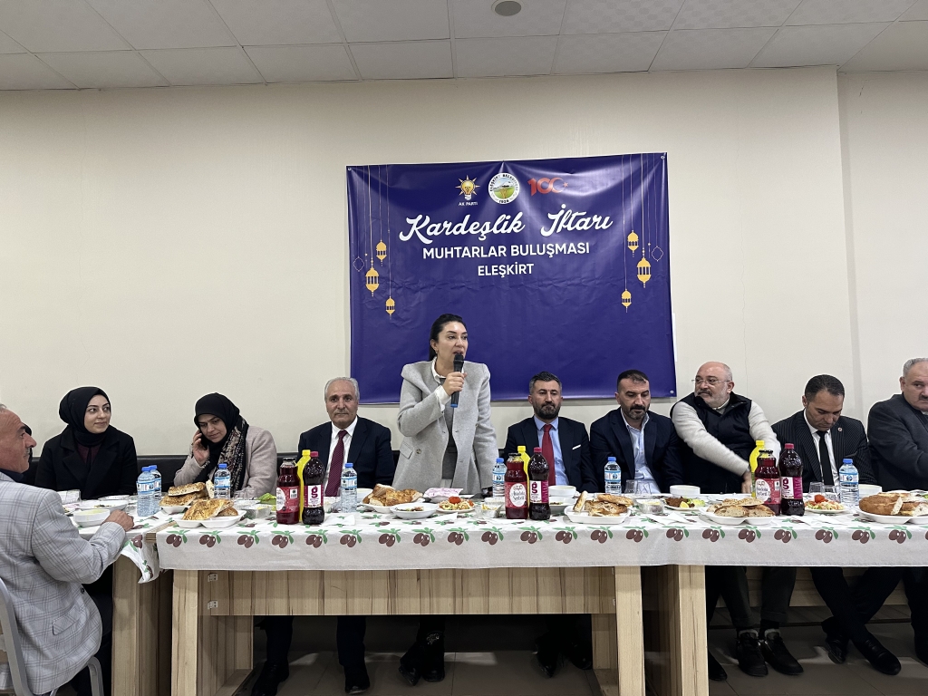 AK Parti Teşkilatı Kardeşlik İftarında Muhtarlarla Bir Araya Geldi