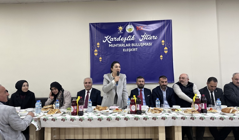 Ak parti teşkilatı kardeşlik İftarında muhtarlarla bir araya geldi