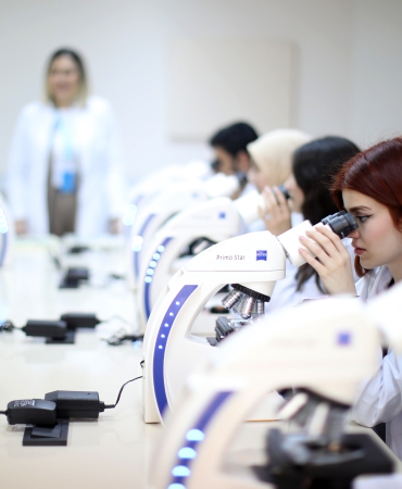 AİÇÜ, 8 yılda 5 bin Üniversiteyi geride bıraktı