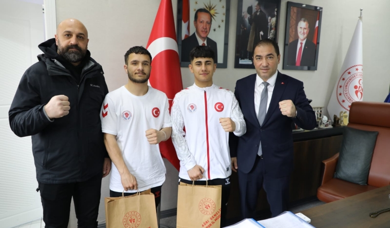 İl müdürü Çelebi, başarılı boksörleri tebrik etti