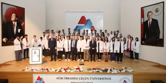 AİÇÜ Tıp Fakültesi Öğrencileri Beyaz Önlük Giydi