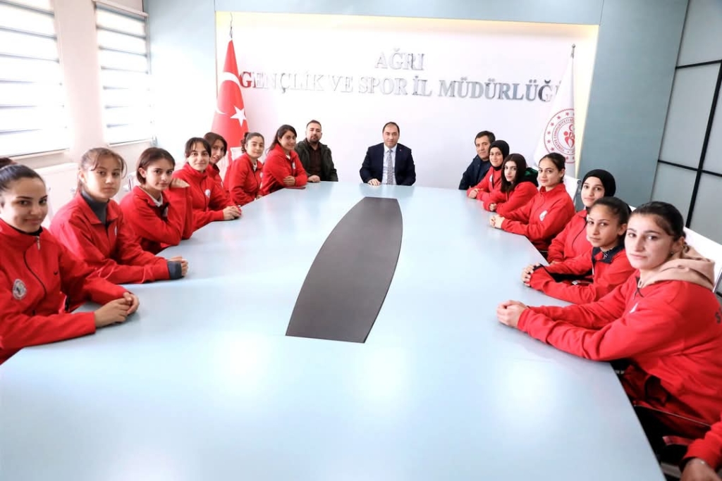 Spor Lisesi Kız Futbol Takımı Türkiye Şampiyonasına Katılmaya Hak Kazandı