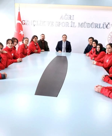 Spor lisesi kız futbol takımı türkiye Şampiyonasına katılmaya hak kazandı