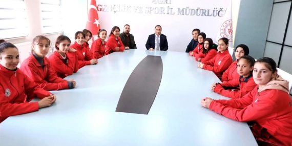 Spor Lisesi Kız Futbol Takımı Türkiye Şampiyonasına Katılmaya Hak Kazandı