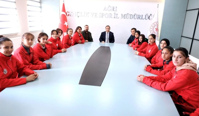 Spor lisesi kız futbol takımı türkiye Şampiyonasına katılmaya hak kazandı