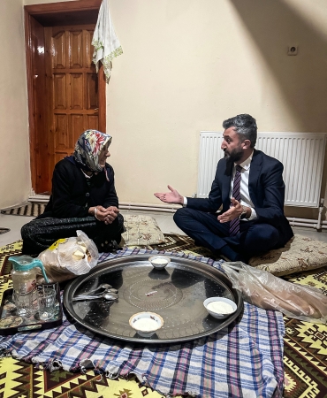 Başkan yıldız İftar'da halime teyze'nim misafiri oldu