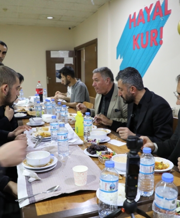 Başkan yıldız, Üniversite Öğrencileriyle İftarda bir araya geldi
