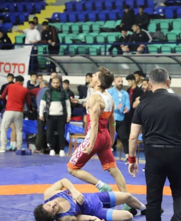 Ağrılı güreşçi hamza yerlikaya türkiye Şampiyonu oldu