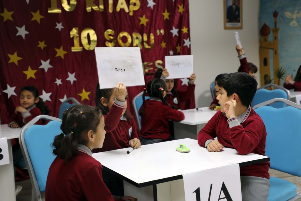 Minik Öğrencilerin kitap sevgisi bilgi yarışmasına taşındı
