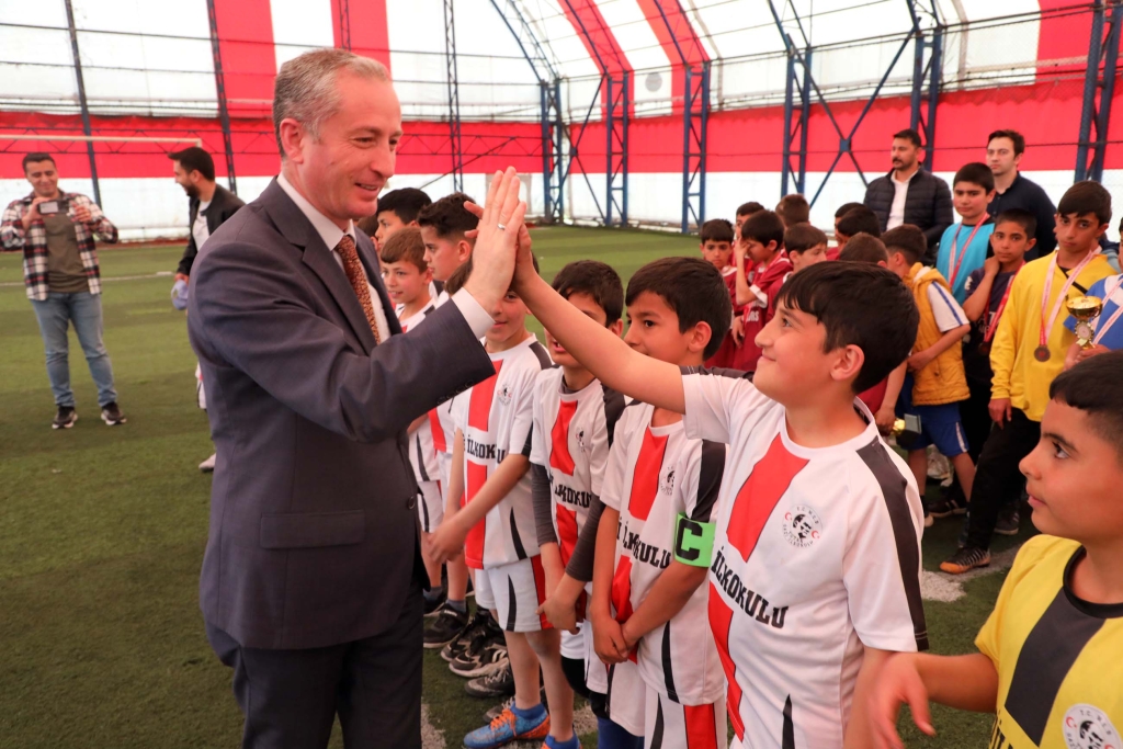 Ağrı’da 1022 Öğrenci sahada 23 nisan İçin mücadele etti