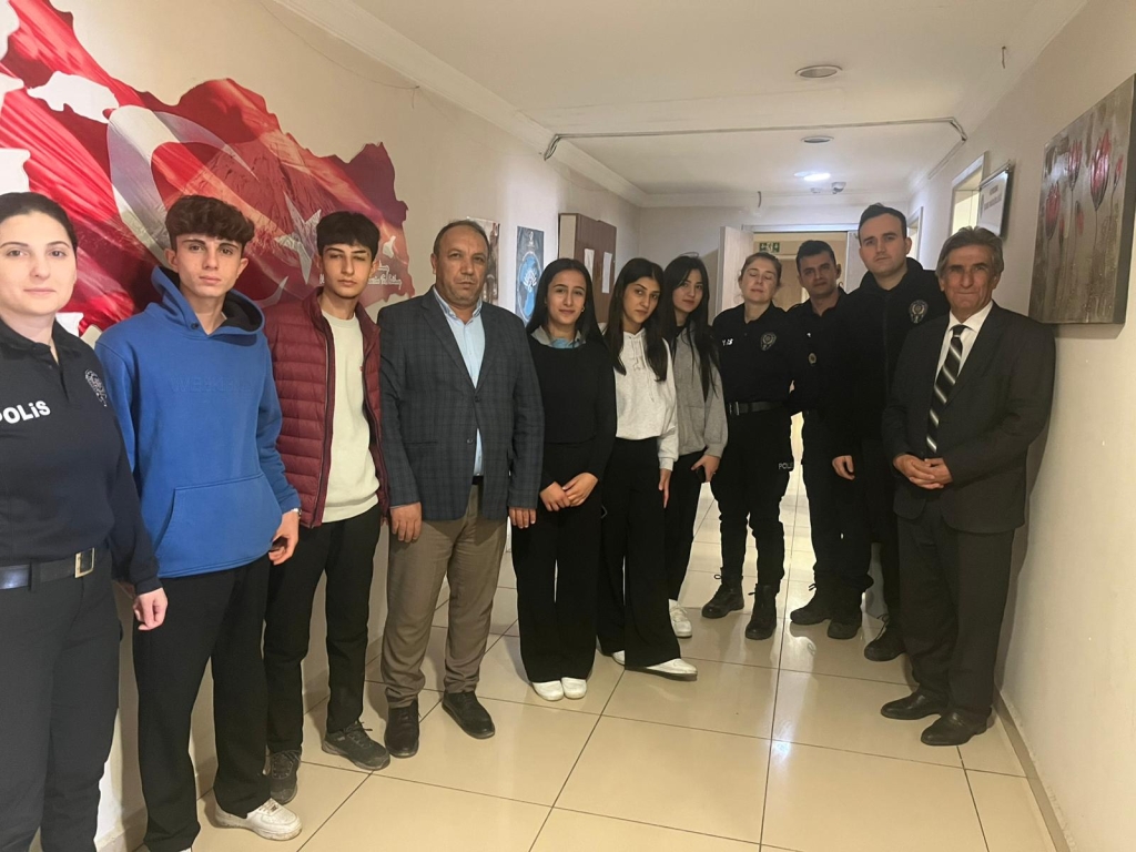 Ağrı’da Öğrencilerden polis teşkilatına anlamlı ziyaret