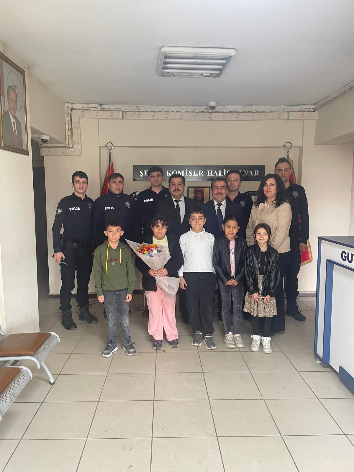 Ağrı’da Öğrencilerden polis teşkilatına anlamlı ziyaret