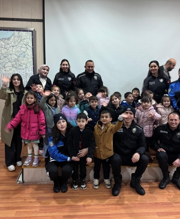 Ağrı’da Öğrencilerden polis teşkilatına anlamlı ziyaret