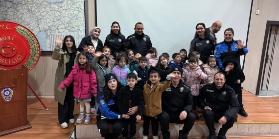Ağrı’da Öğrencilerden Polis Teşkilatına Anlamlı Ziyaret