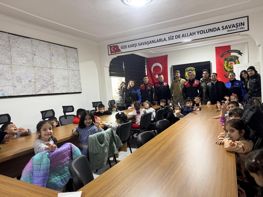Ağrı’da Öğrencilerden polis teşkilatına anlamlı ziyaret