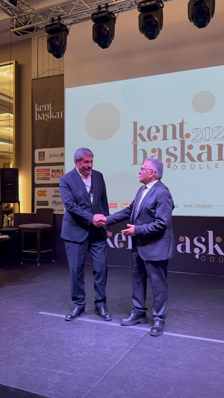 Başkan taşkın’a hizmet Ödülü