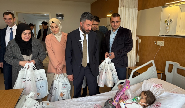 Başkan yıldız, 23 nisan 'da hastanede tedavi gören Çocukları ziyaret etti 