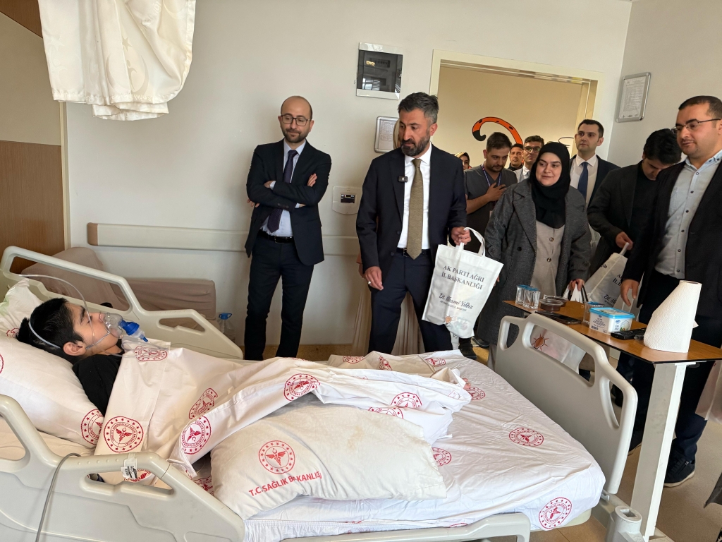 Başkan yıldız, 23 nisan'da Hastanede Tedavi Gören Çocukları Ziyaret Etti 