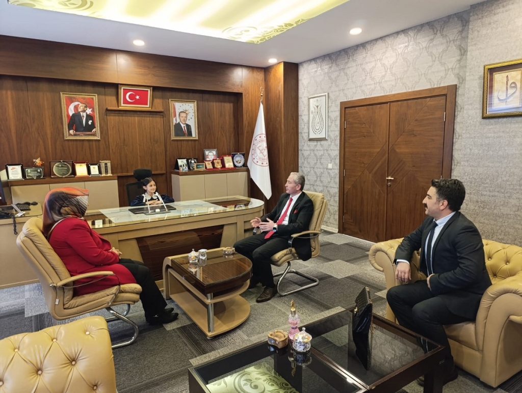 İlknur yıldız milli eğitim müdürlüğü koltuğuna oturdu