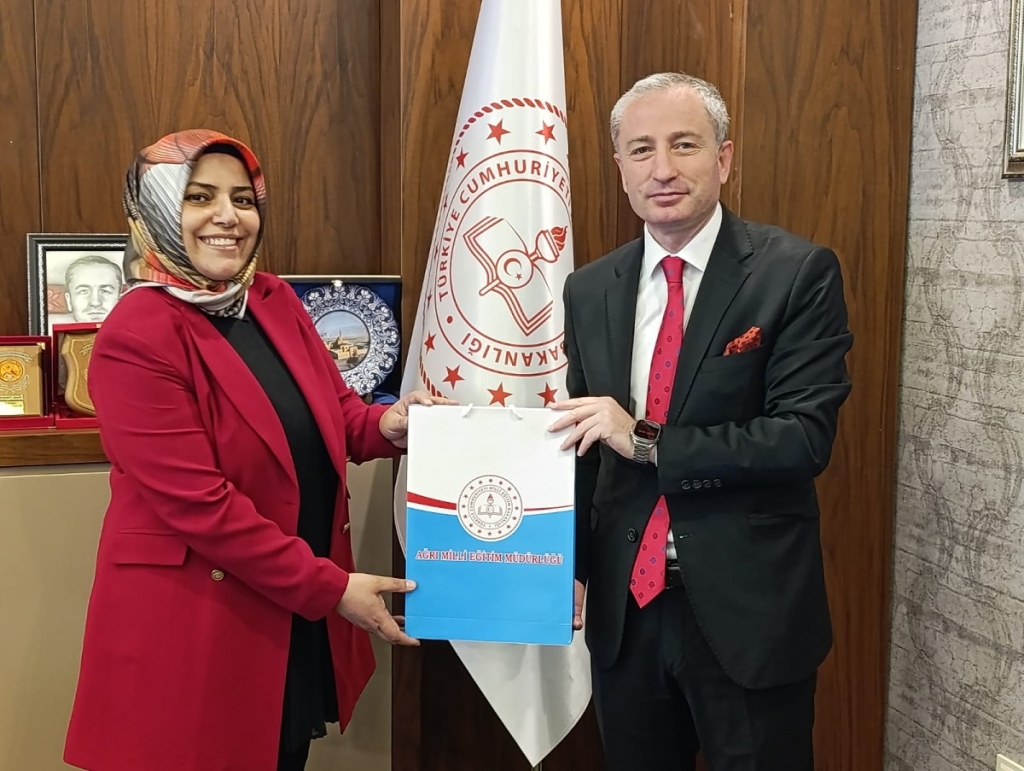 İlknur yıldız milli eğitim müdürlüğü koltuğuna oturdu