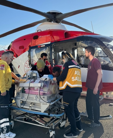 ROP Hastalığı Tanısı Konulan Adar Bebek Ambulans Helikopterle Van’a Sevk Edildi