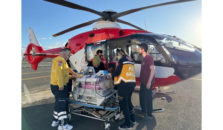 Rop hastalığı tanısı konulan adar bebek ambulans helikopterle van’a sevk edildi