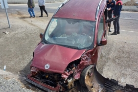 Ağrı-Hamur Yolunda Trafik Kazası: 3 Kişi Yaralandı