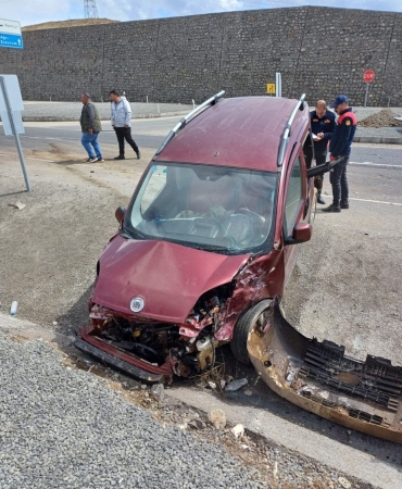 Ağrı-hamur yolunda trafik kazası: 3 kişi yaralandı