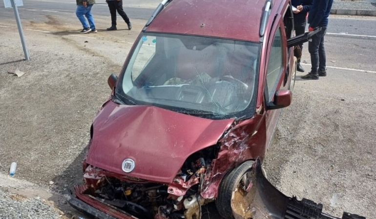 Ağrı-hamur yolunda trafik kazası: 3 kişi yaralandı