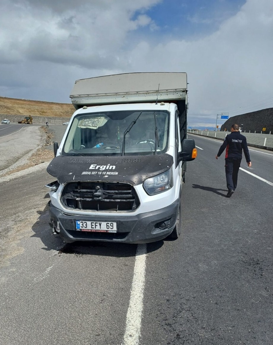 Ağrı-hamur yolunda trafik kazası: 3 kişi yaralandı