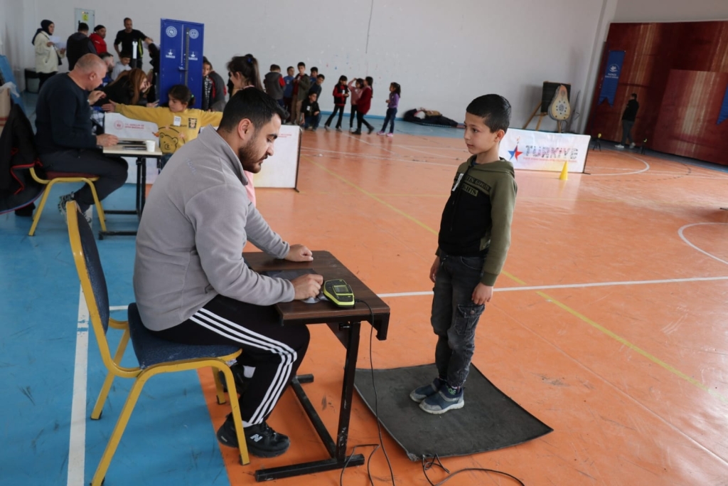 Patnos’ta spor yetenek testiyle minik yıldızlar keşfediliyor