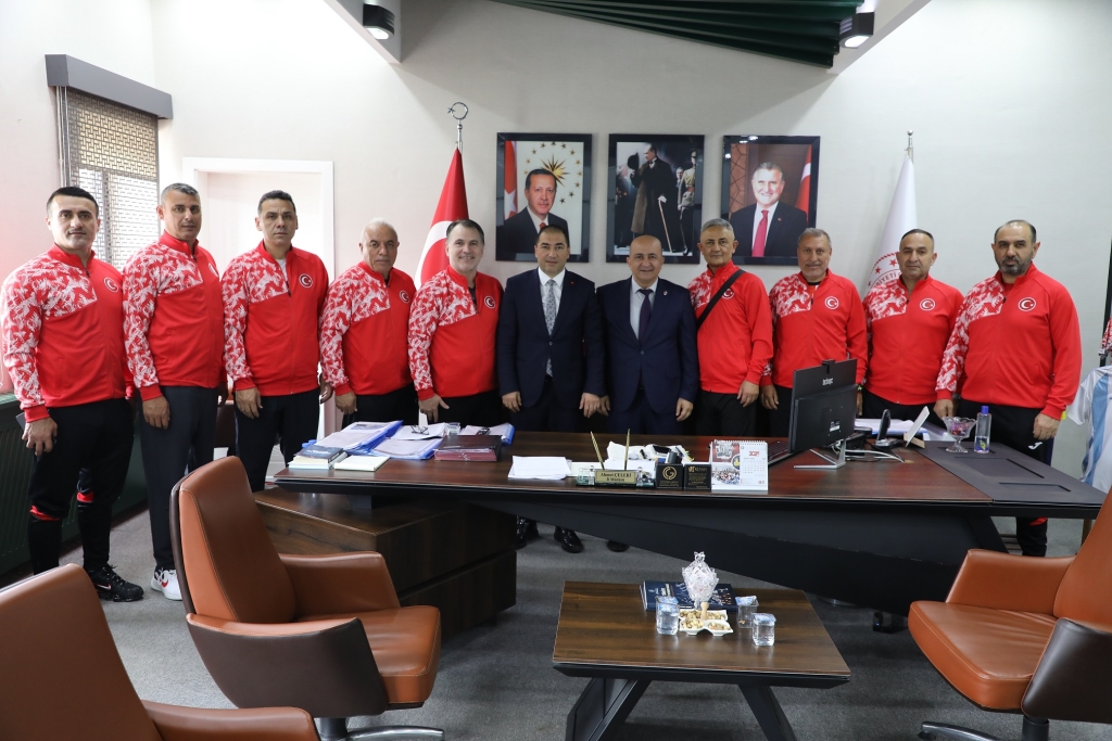 Karate milli takımından Çelebi’yi teşekkür ziyareti