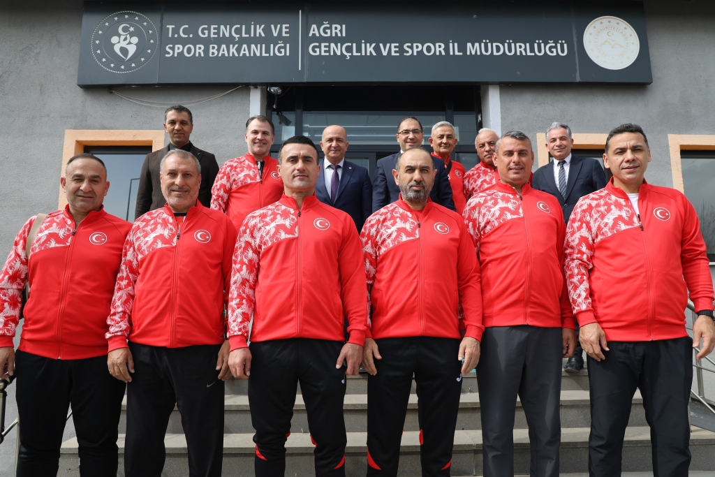 Karate milli takımından Çelebi’yi teşekkür ziyareti