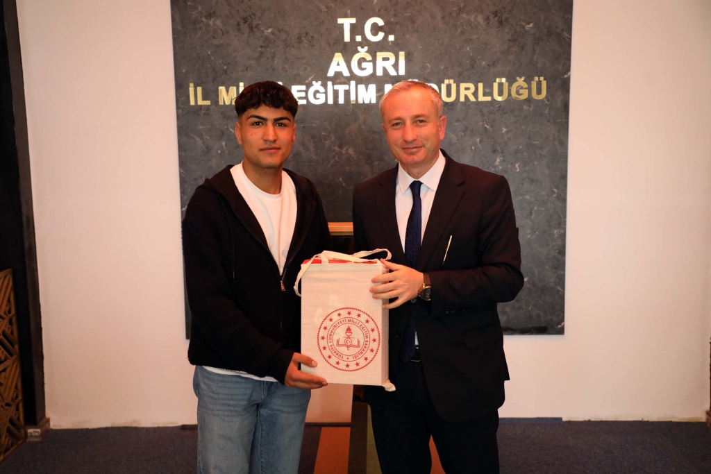 Ağrı milli eğitim müdürü kökrek, türkiye Şampiyonu Öğrencileri ağırladı
