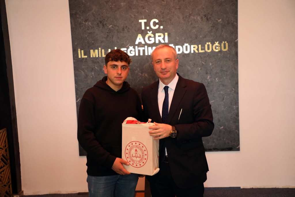 Ağrı milli eğitim müdürü kökrek, türkiye Şampiyonu Öğrencileri ağırladı