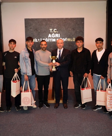 Ağrı milli eğitim müdürü kökrek, türkiye Şampiyonu Öğrencileri ağırladı