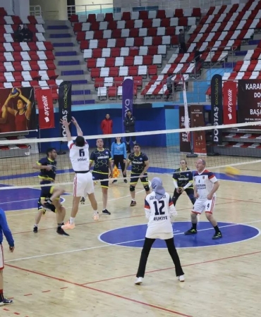 Ağrı’da düzenlenen kurumlar arası voleybol turnuvasında Şampiyon belli oldu