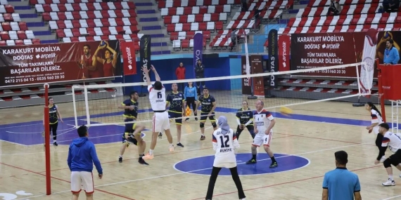 Ağrı’da Düzenlenen Kurumlar Arası Voleybol Turnuvasında Şampiyon Belli Oldu