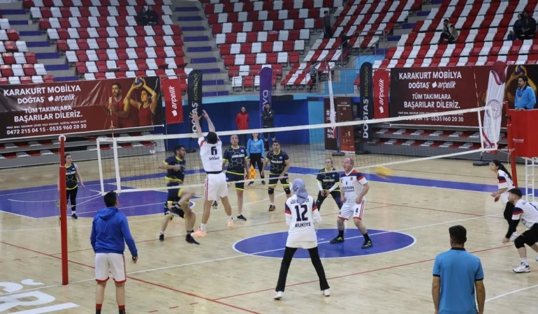 Ağrı’da düzenlenen kurumlar arası voleybol turnuvasında Şampiyon belli oldu