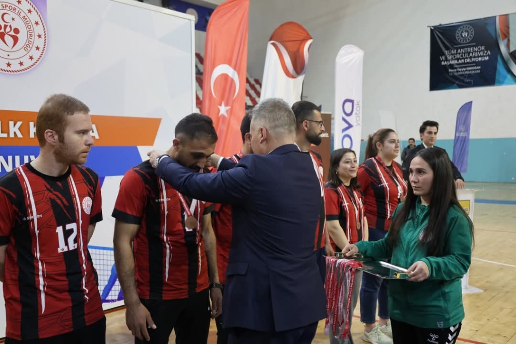 Ağrı’da düzenlenen kurumlar arası voleybol turnuvasında Şampiyon belli oldu