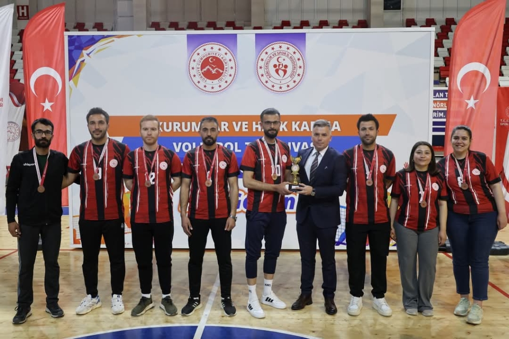 Ağrı’da düzenlenen kurumlar arası voleybol turnuvasında Şampiyon belli oldu
