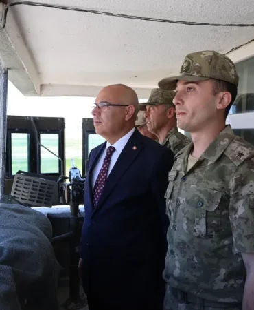 Hudut karakolu ziyareti güvenlik güçleriyle buluşma