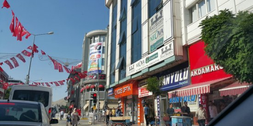Cumhuriyet caddesi tır krizi: trafikte zor anlar